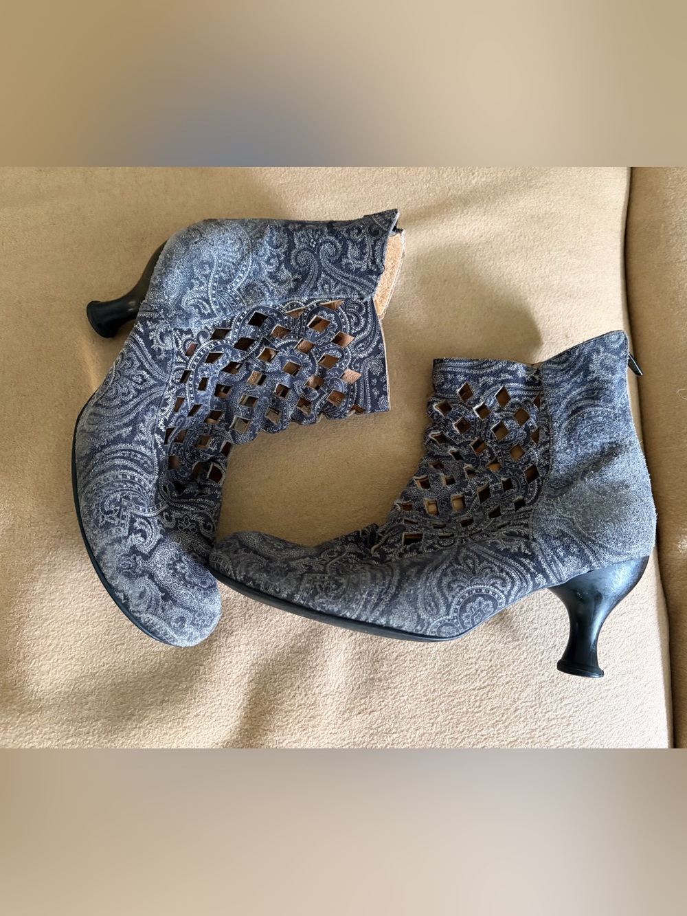 JOHN Fluevog Baroque Murillo Diamond Perforated Boot size 9 paisley print - Picture 6 of 14